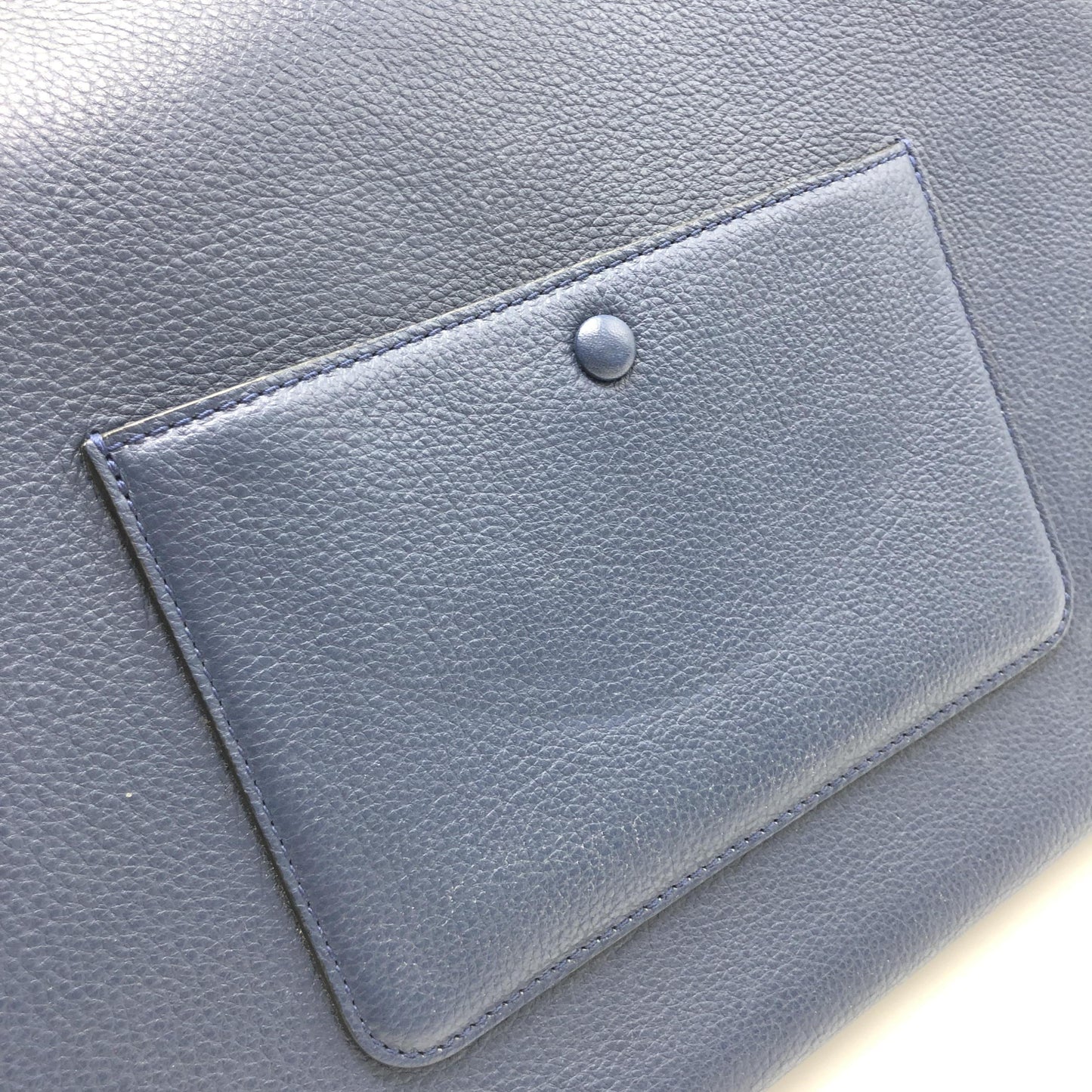 Céline Edge Medium en Cuir Grainé Bleu Marine