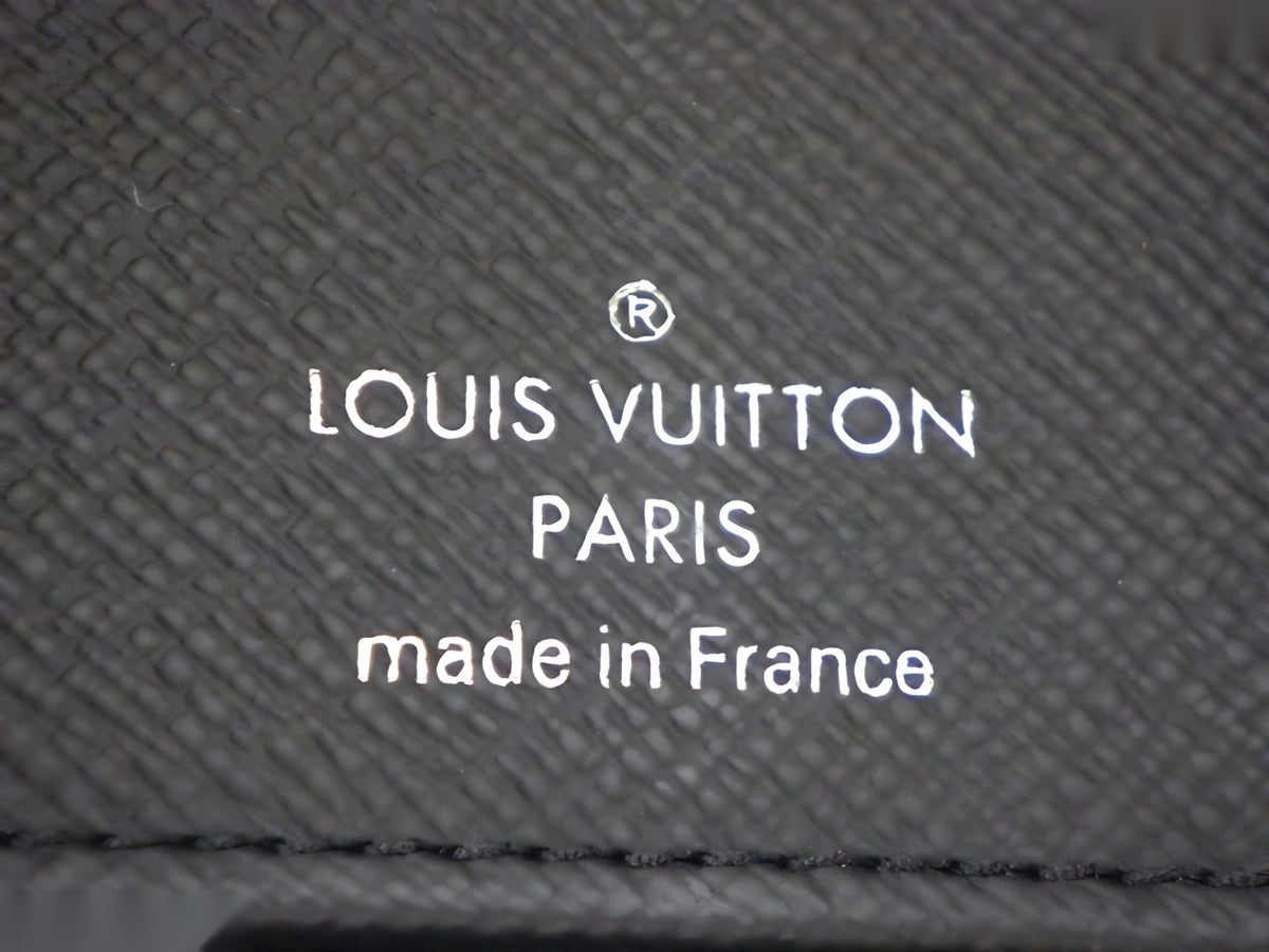 Louis Vuitton Zippy Vertical Épi noir — marquage intérieur