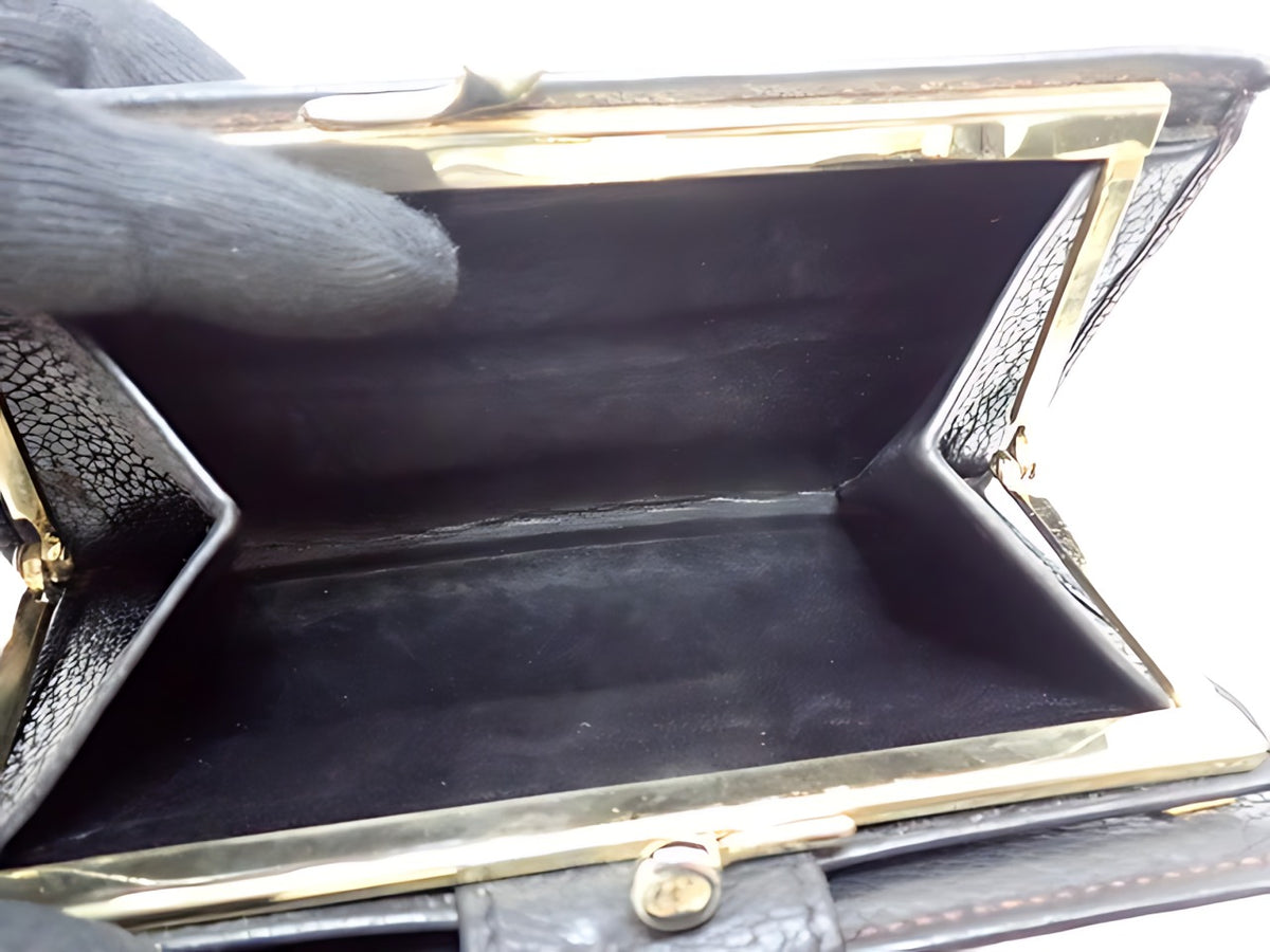 Gucci Vintage Étrier Cuir Grainé Noir Portefeuille Fermoir Doré – détail 04
