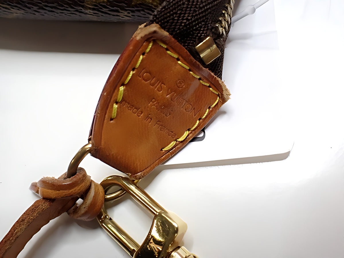 Louis Vuitton Pochette Accessoires Monogram – tampon intérieur et code date