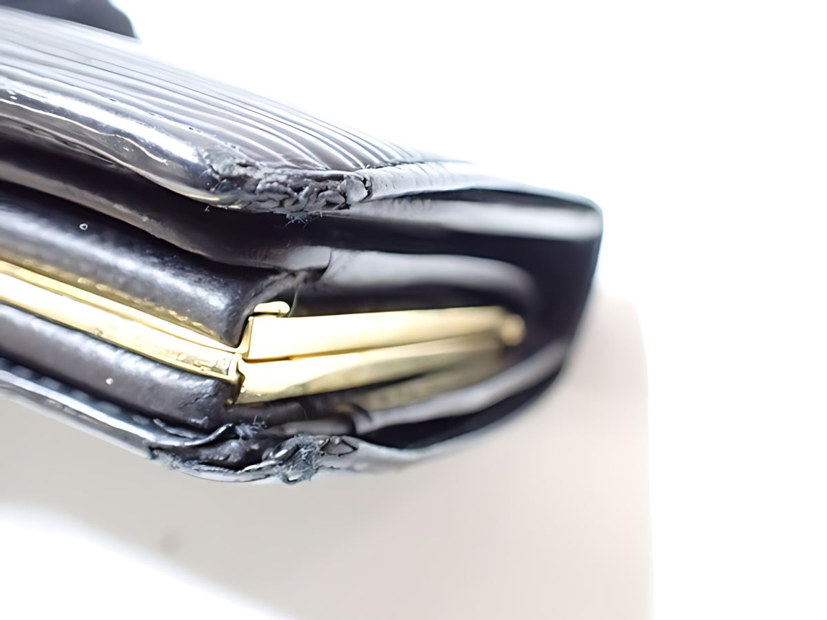 Louis Vuitton Portefeuille Viennois Cuir Épi Noir Fermoir Vintage 2000 – détail 03