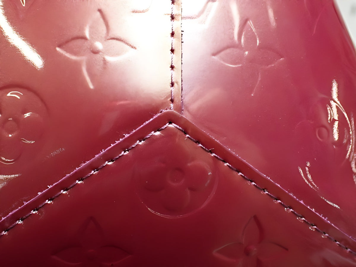 Louis Vuitton Bellevue PM Vernis Violette – détail 3