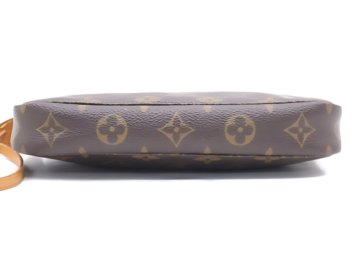 Louis Vuitton Pochette Accessoires Monogram – vue de dessous