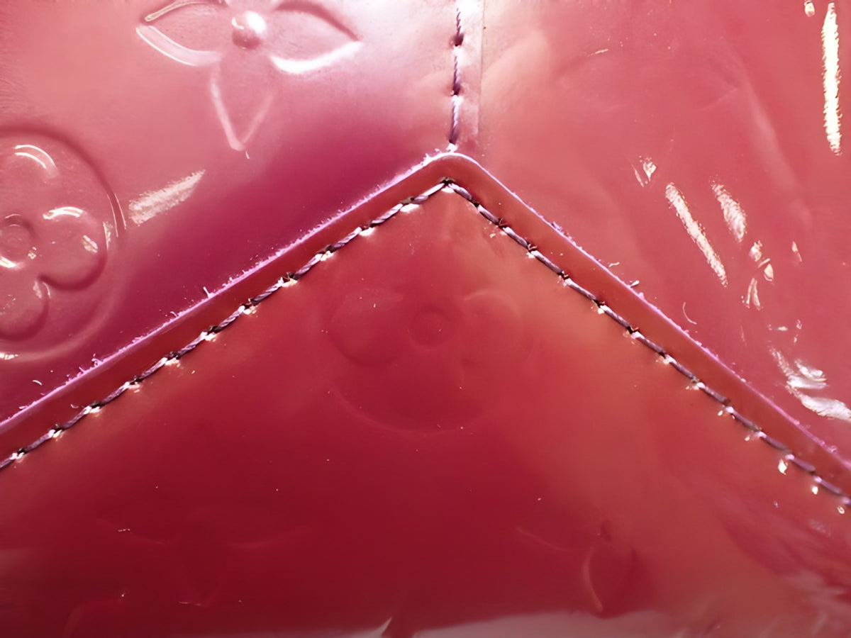 Louis Vuitton Bellevue PM Vernis Violette – détail 2