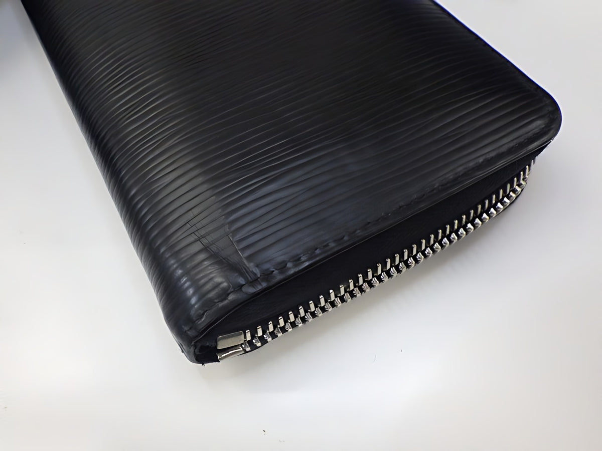 Louis Vuitton Zippy Vertical Épi noir — détail 1