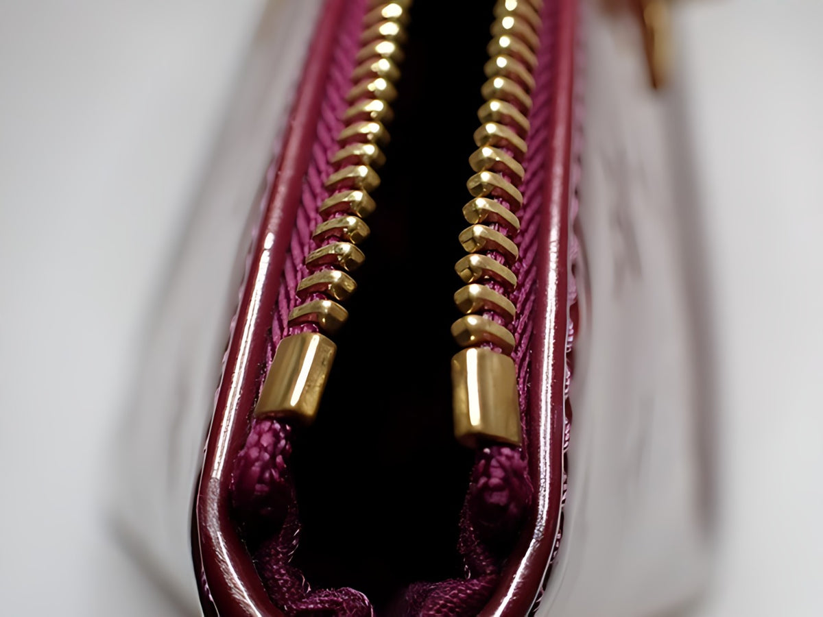 Louis Vuitton Bellevue PM Vernis Violette – détail 5