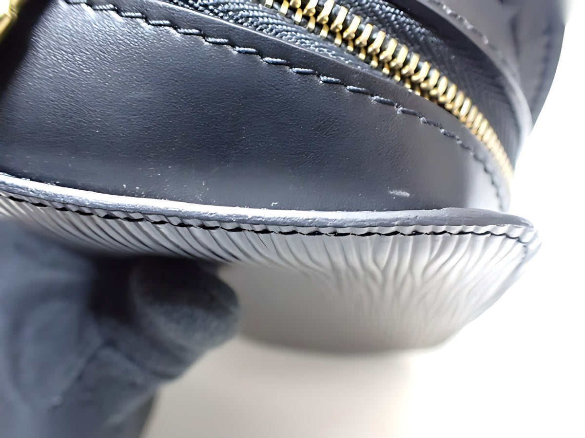 Louis Vuitton Trousse Dauphine PM noir — vue 5